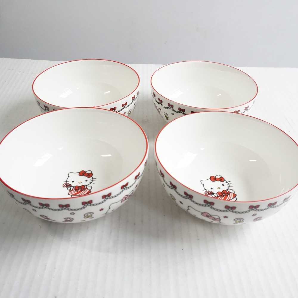 Hello Kitty Christmas Ceramic Bowl Set 4pc 27oz Peppermint Candy Cane Red White